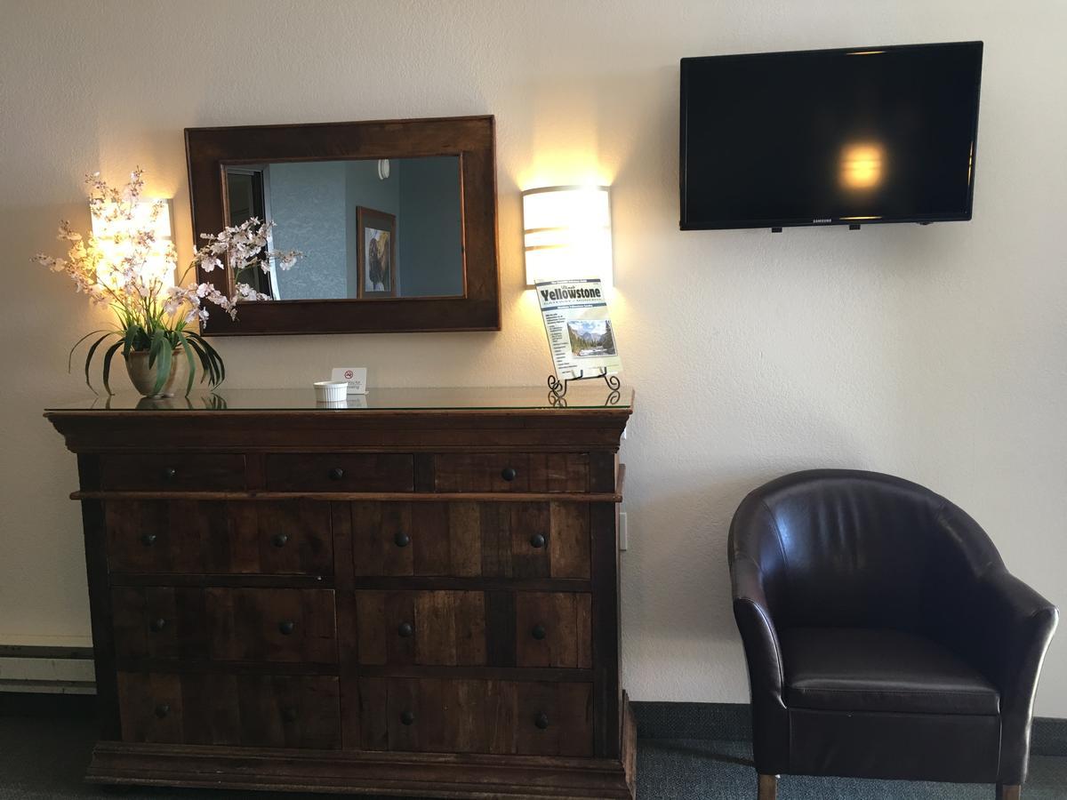 Travelodge By Wyndham Gardiner Yellowstone Park North Entr Ngoại thất bức ảnh
