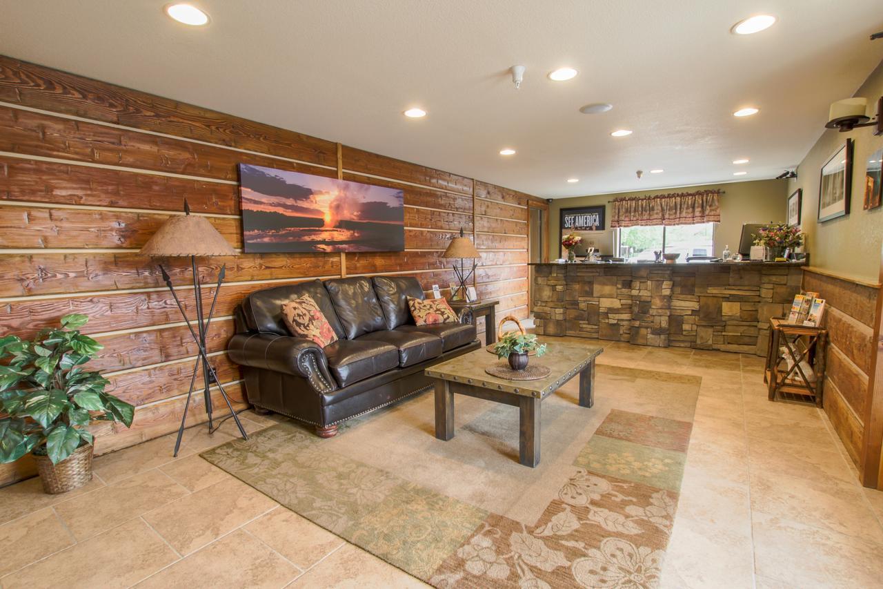 Travelodge By Wyndham Gardiner Yellowstone Park North Entr Ngoại thất bức ảnh